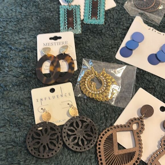 Never worn earring bundle - Picture 2 of 5